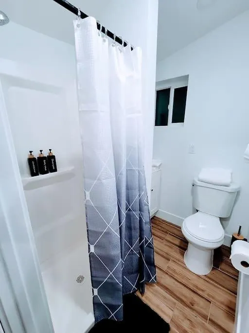 Phoenix Retreat - Studio With King Bed - 10 Min From Airp - Unit C Holiday home