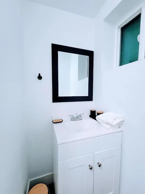Phoenix Retreat - Studio With King Bed - 10 Min From Airp - Unit C 0*,  United States